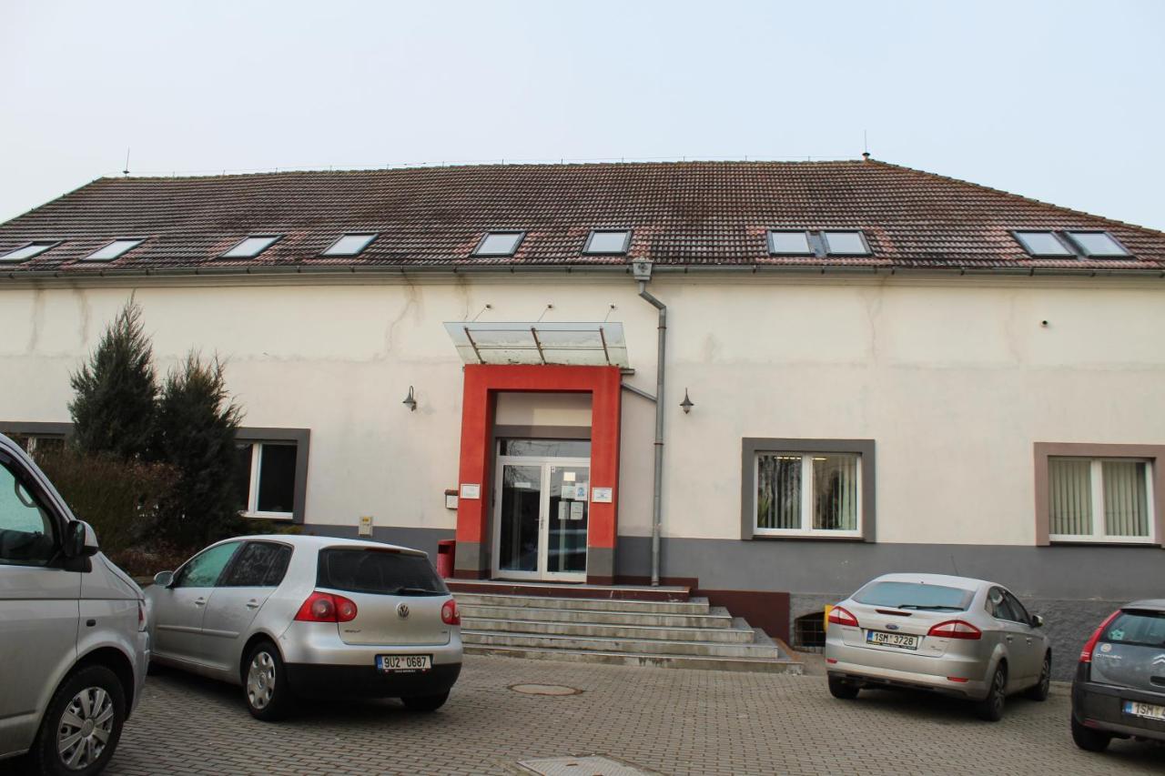 Ubytovani Na Spejcharu, Zelevcice Slaný Buitenkant foto